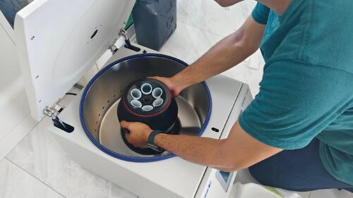 Últimas soluciones de la empresa sobre Un cliente tailandés compró la centrífuga Cenlen 2050 para granulación (sedimentación) de células microbianas