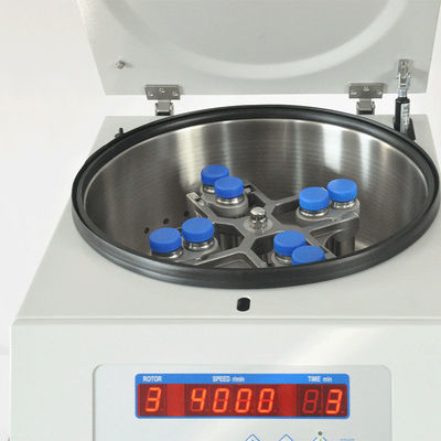 Las centrifugadoras clínicas LCD de Cenlee 5000rpm exhiben el motor de la conversión de frecuencia de la CA